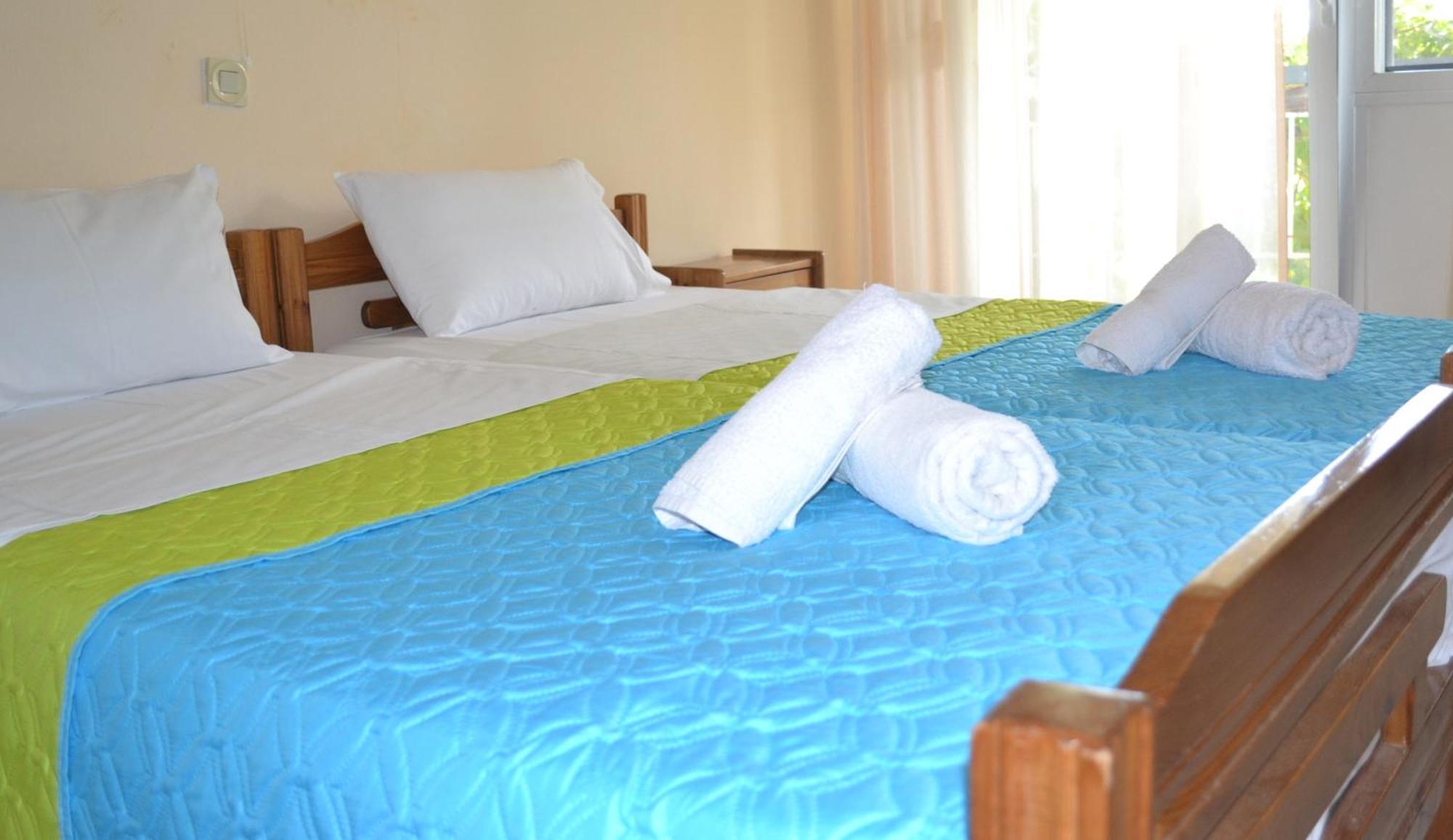 Artemis Apartments Paralia Dionysiou Oda fotoğraf